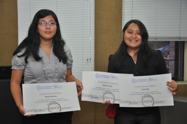 César Huaroto, Carla Solis y Marla Quiñones César Huaroto, Carla Solis y Marla Quiñones (Pontificia Universidad Católica): Programa FITEL.